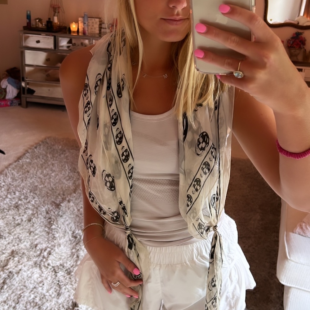 COPY - Authentic alexander McQueen skull scarf!